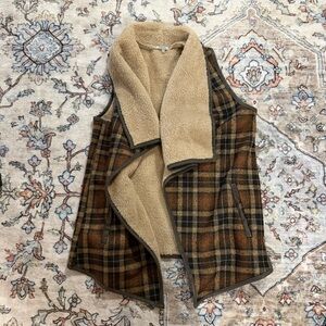 JODIFL Tan Sherpa Vest